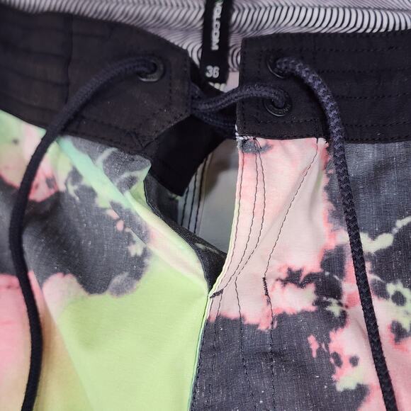 Volcom Board Shorts sz 36 Mens Cinch Fly Abstract Green Pink Black Inseam 9" 20" - Picture 7 of 9